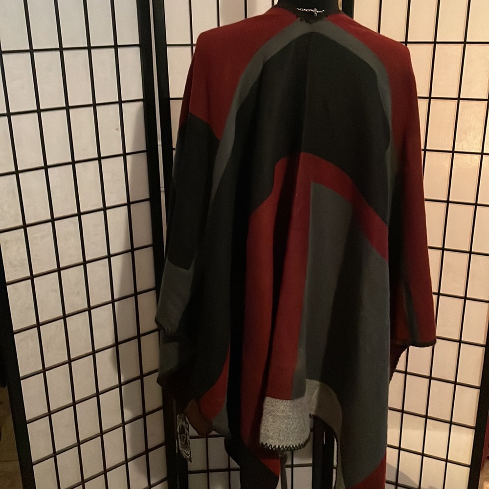 Cape - Picture 2 of 6